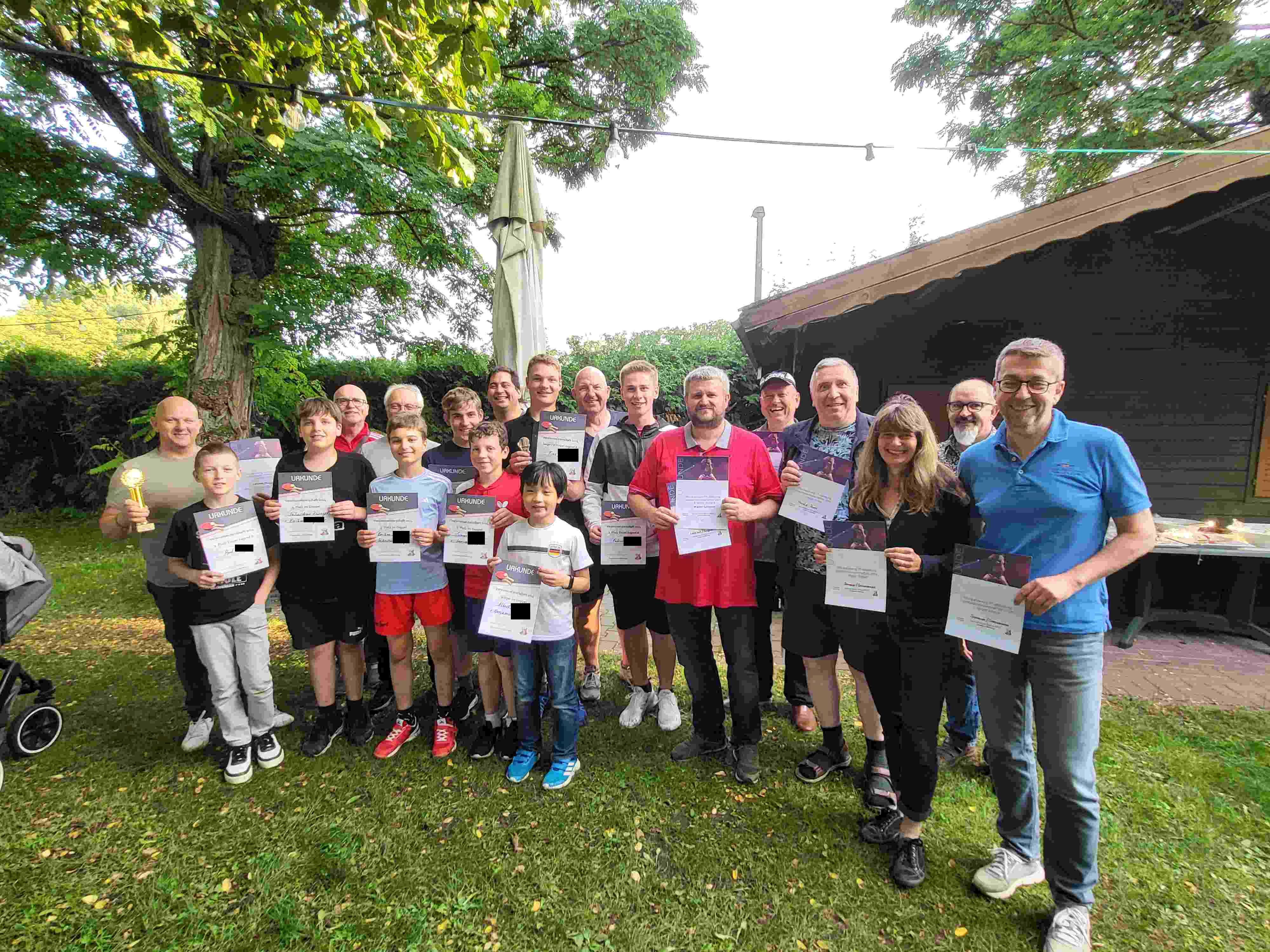 Gruppenfoto Sieger u. Turnierleitung ohne Namen